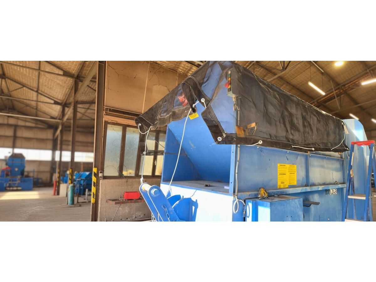 S&eacute;curiser une tr&eacute;mie de compacteur avec le filet SafeCover&reg;