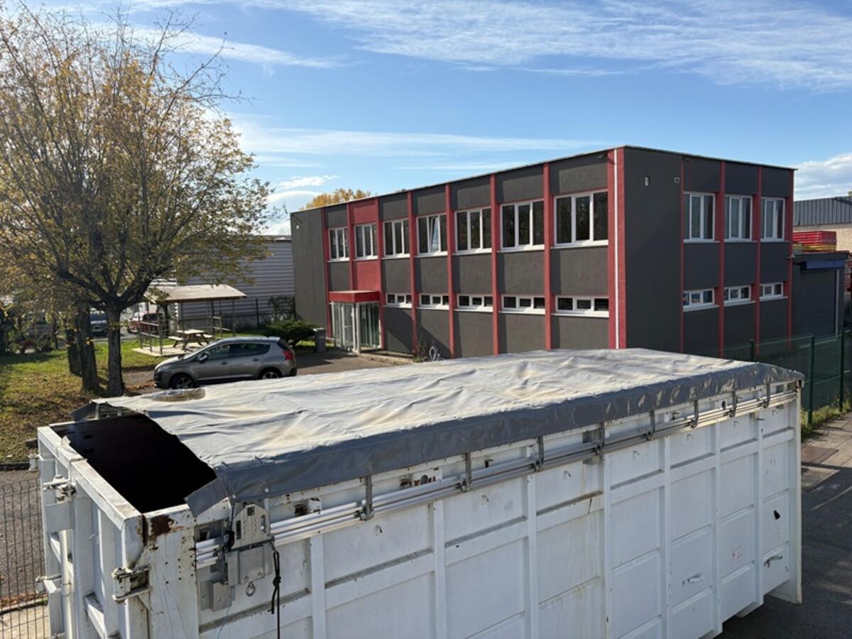 Sliding tarpaulin system on RCOVER® rails