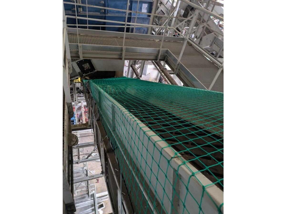 Ein F&ouml;rderband sichern und dabei den Materialfluss visuell kontrollieren