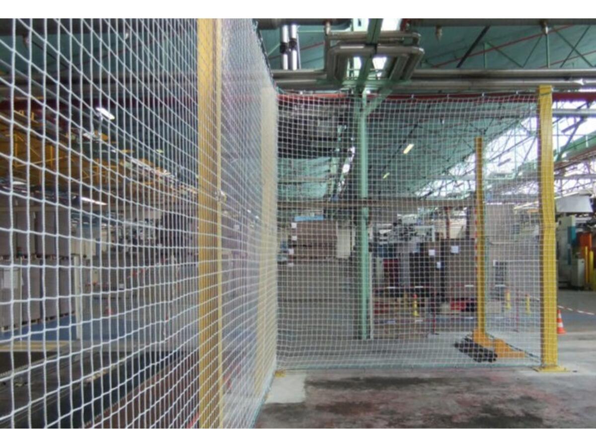 Nets and protective covers for the industry and construction sector