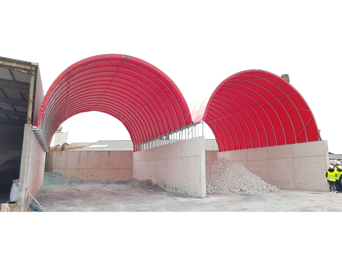 Metal-textile cover for waste storage bay | COVERLINE® 